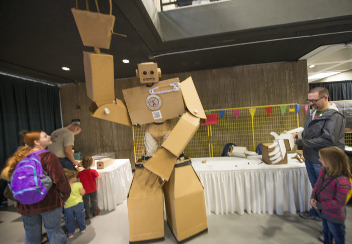 maker-cardboard-robot